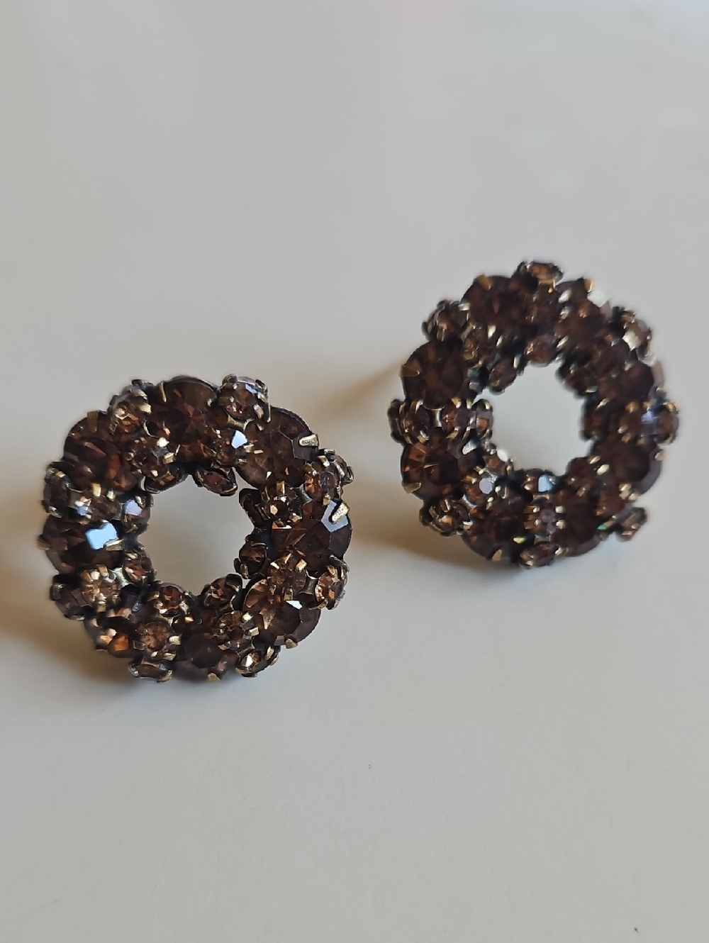 Vintage Topaz Amber Colored Rhinestones Wreath Laurel Design Earrings STUNNING! - Picture 2 of 7